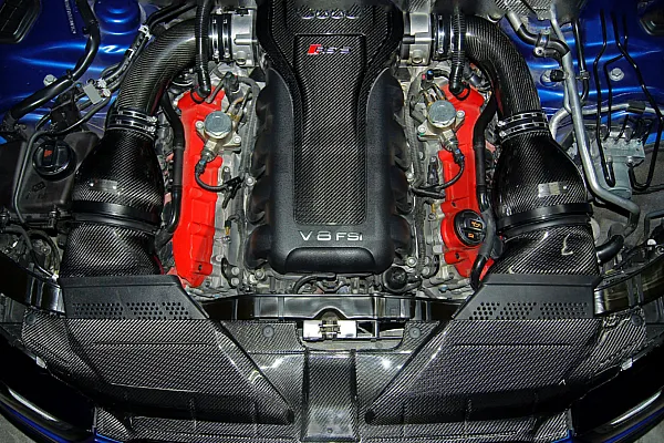 Карбонов капак за предния панел Eventuri за Audi RS4 B8