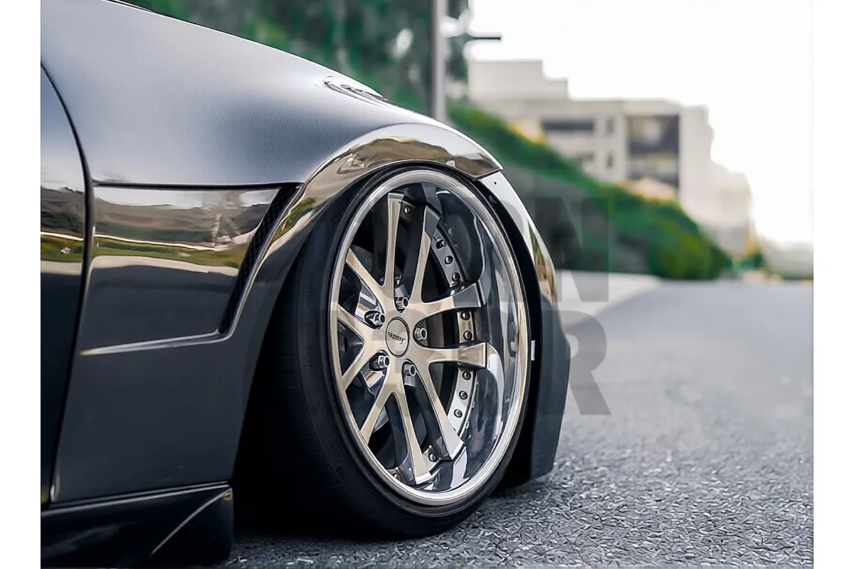 Seibon +10mm Carbon Fiber Front Fenders for Nissan 350Z